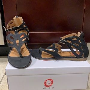 RED CIRCLE SIZE 6.5 BLACK SANDALS